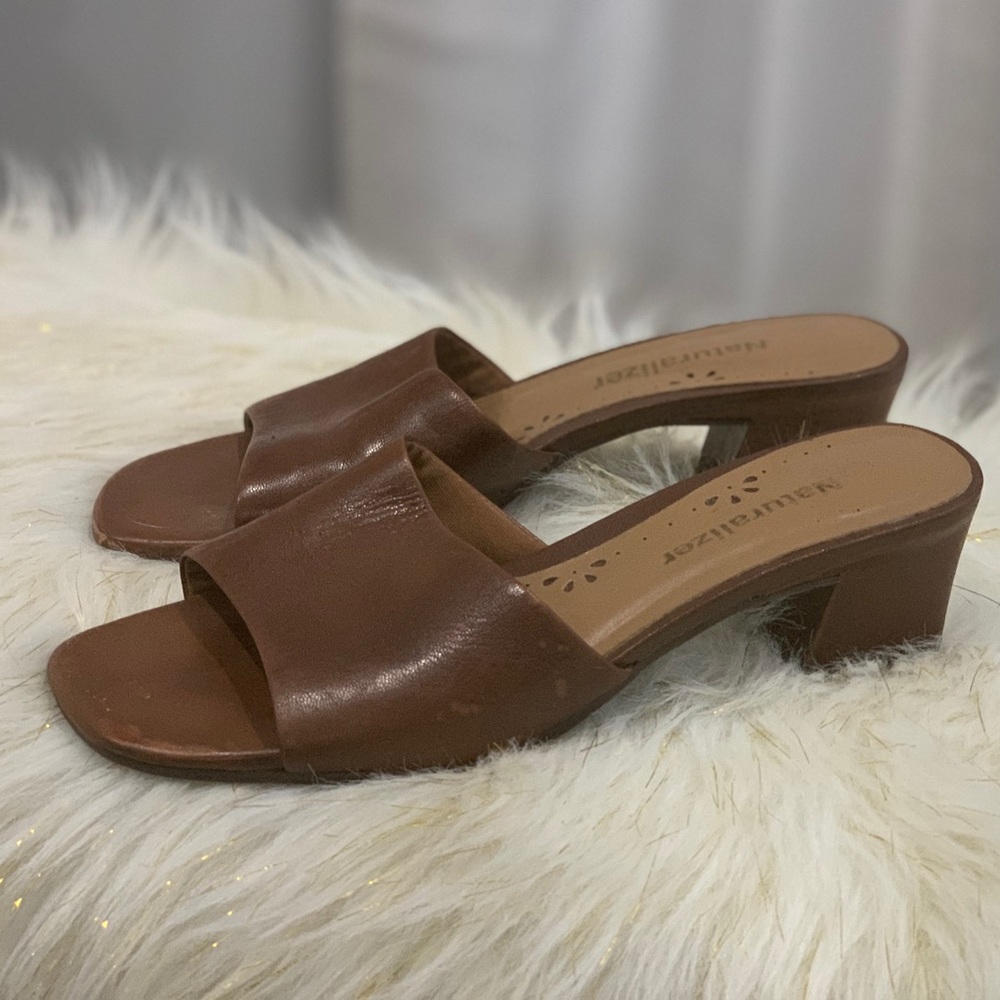 Naturalizer brown leather sandals size 6.5